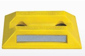 Tacha Divisoria De De Pvc Flexible. Una Sola Pieza - Con Reflectivos  Altura: 4 Cm - Base: 20 X 10 Cm -  Amarillo. Negro. Blanco.